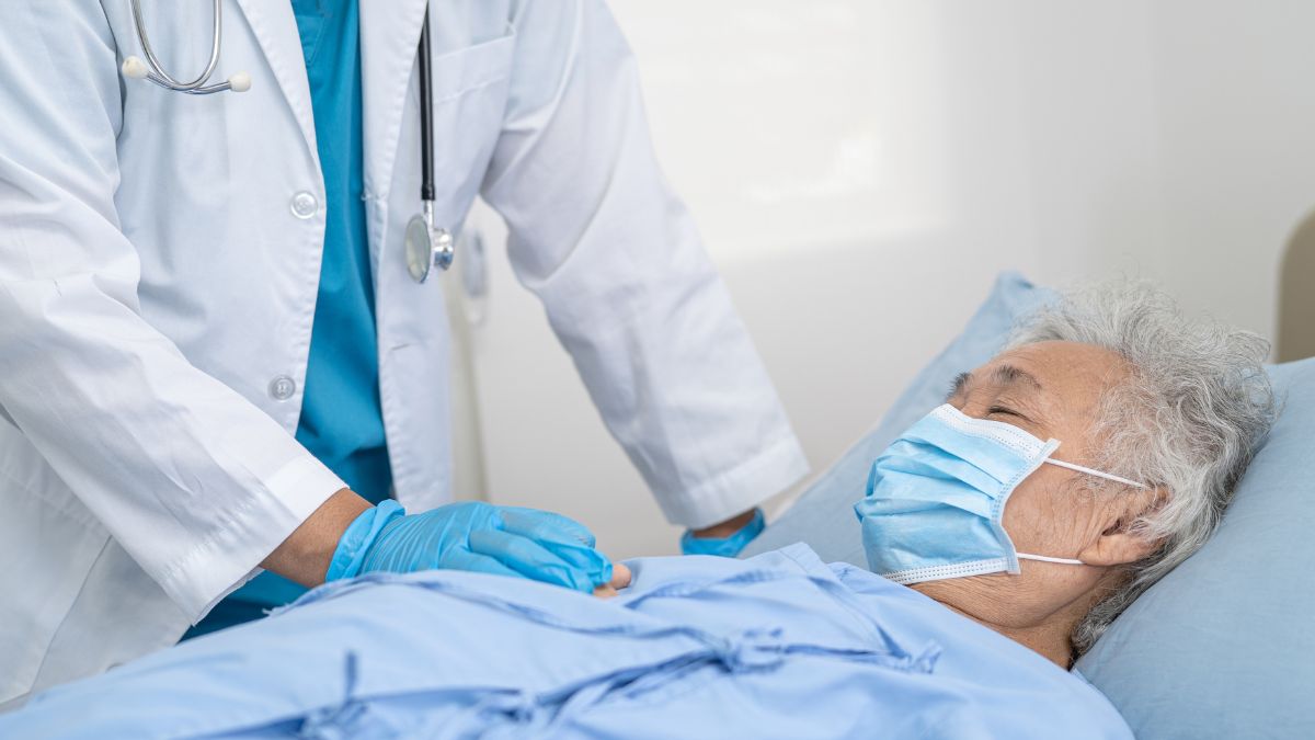 does-risk-of-pneumonia-increase-in-summer-doctor-explains-symptoms-and-precautions-to-keep-in-mind