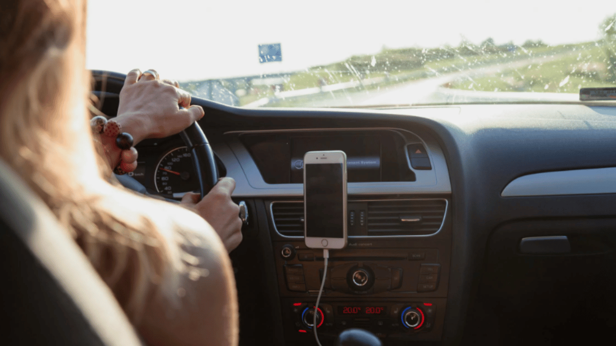 Uber driver masturbates in front of a woman. (Source: Pexels)