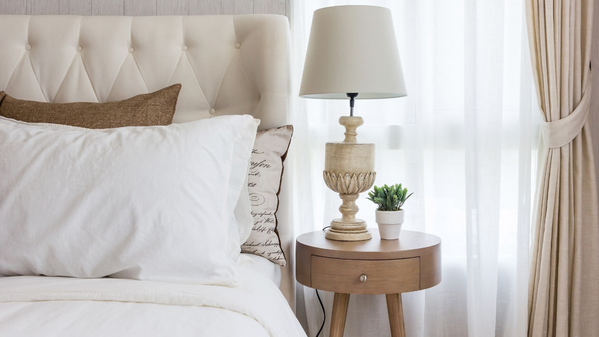Keep THESE 7 Lucky Things Near Bedside Table As Per Vastu To Attract