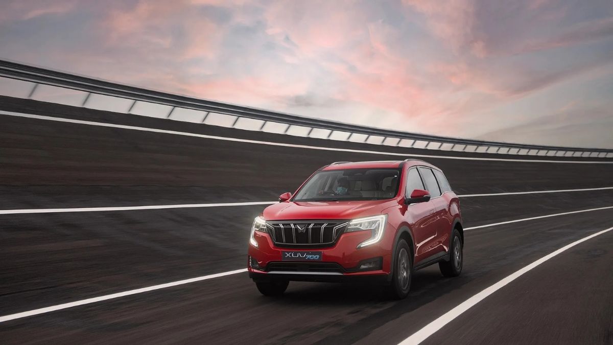 mahindra-xuv700-new-ax5-select-variant-with-panoramic-sunroof-check-new-xuv700-variant-price-features-and-other-upgrades