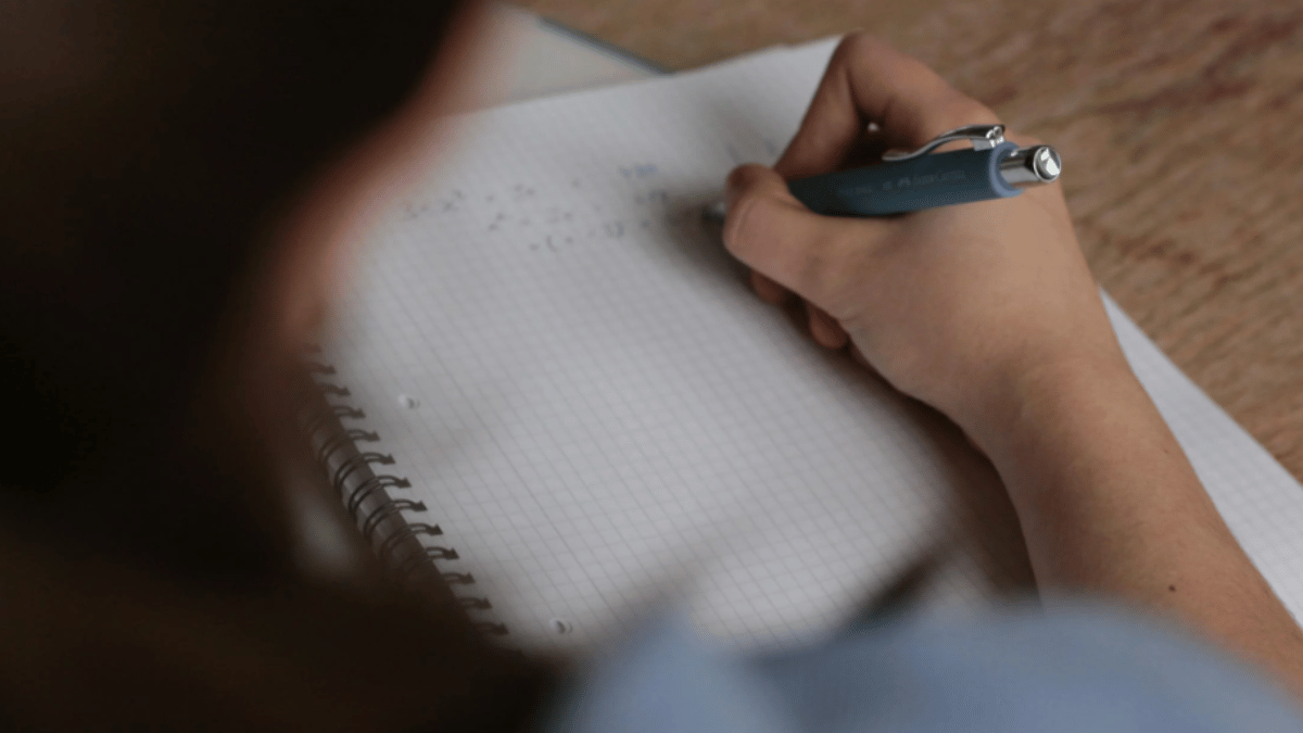 student-scores-full-marks-for-his-answer-comparing-women-with-steam-iron-incident-gets-tagged-as-fake