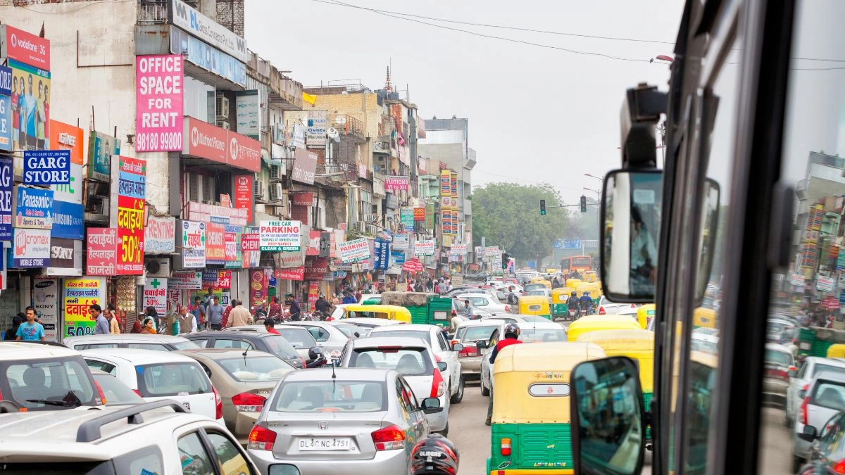 delhi-traffic-advisory-traffic-in-mehrauli-for-guruji-ka-ashrams-mahasamadhi-divas-16-roads-affected-avoid-these-roads-and-check-alternative-routes