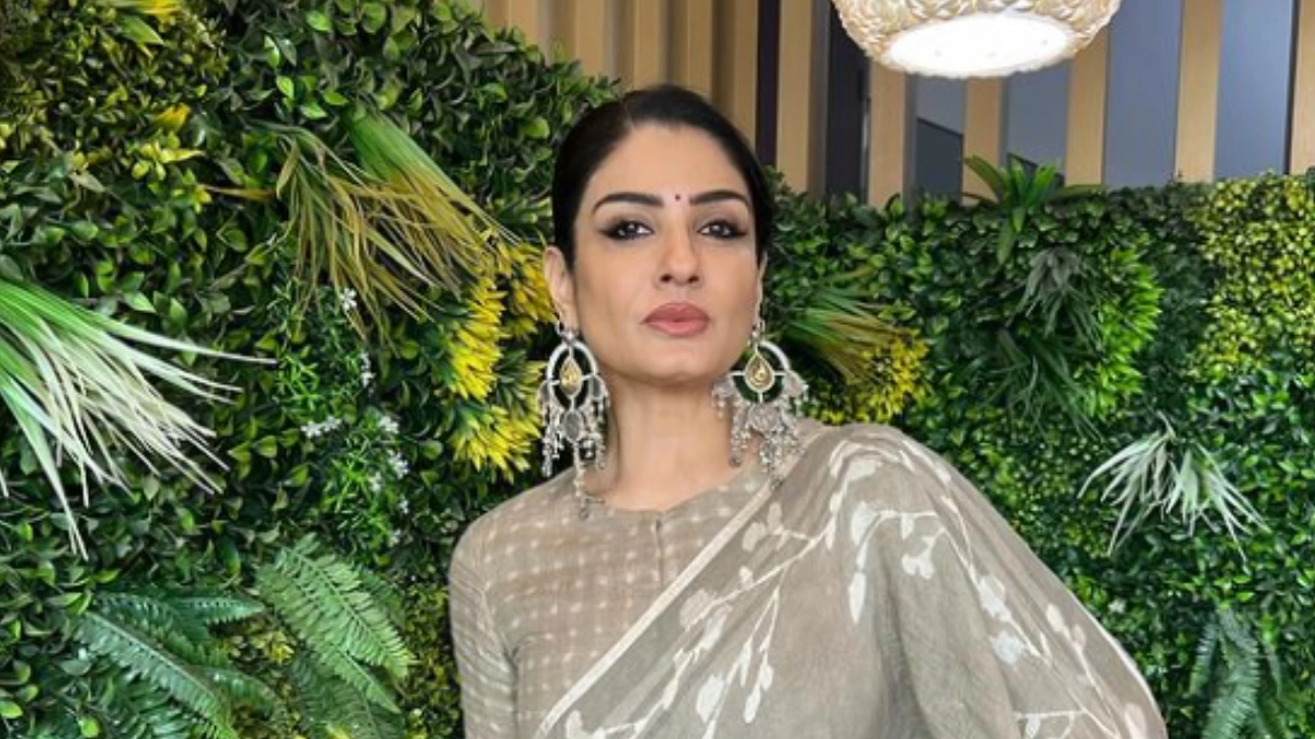 raveena-tandon-gets-attacked-in-public-after-being-accused-of-rash-driving-and-assaulting-please-dont-hit