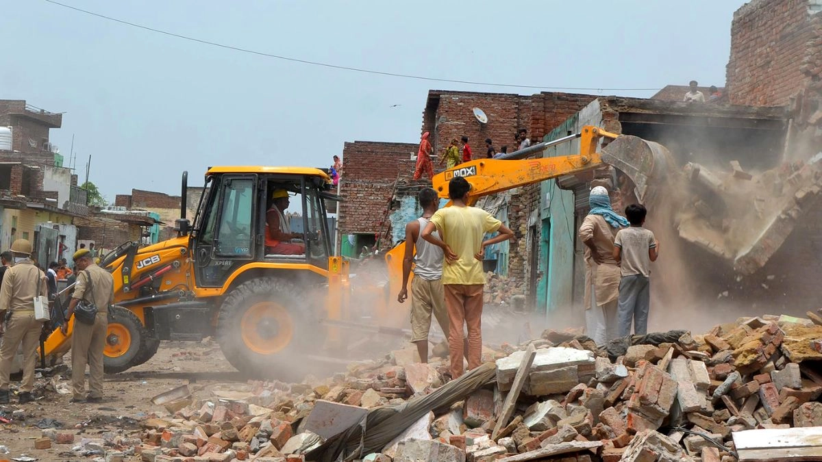 mumbai-cops-among-several-injured-after-slum-dwellers-pelt-stones-during-antiencroachment-drive-in-powai