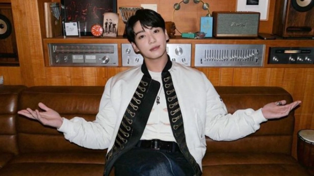 bts-jungkook-recommended-love-songs-to-add-to-your-summer-playlist-10000-hours-by-justin-bieber-at-my-worst-by-pink-sweats-and-more