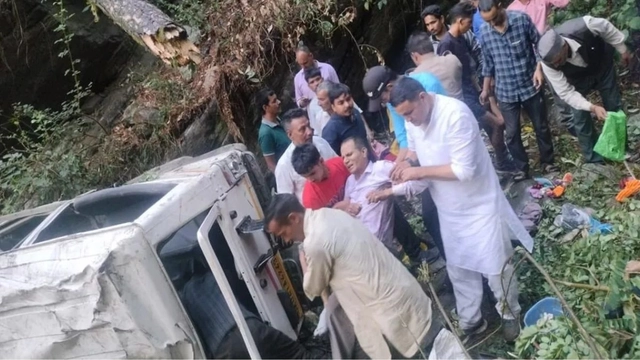 uttarakhand-accident-car-falls-into-ditch-in-nainital-injuries-casualties-rescue-ops-latest-news