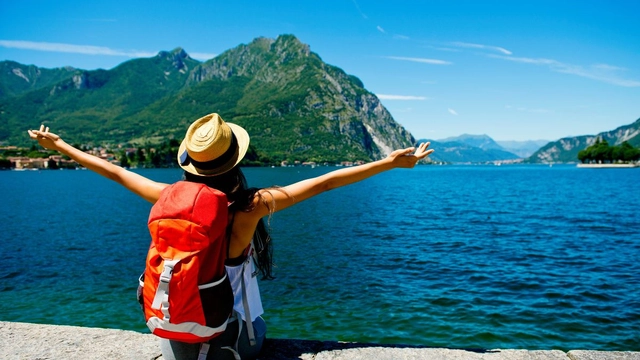 travel-lightly-5-things-you-should-not-keep-in-your-bag-while-travelling