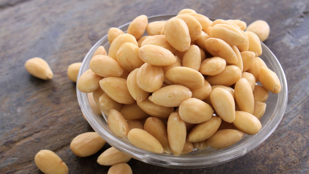 Ayurveda Expert Lists Out Benefits Of Eating Soaked And Peeled Almonds ...