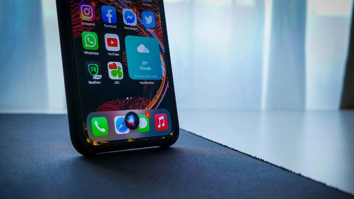 apple-ios-18-update-siri-to-get-most-apple-intelligence-features-next-year-non-ai-enhancements-this-year-all-details