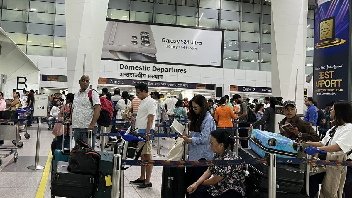 Power Outage At Delhi’s IGI Airport Halts Operations; Boarding And ...