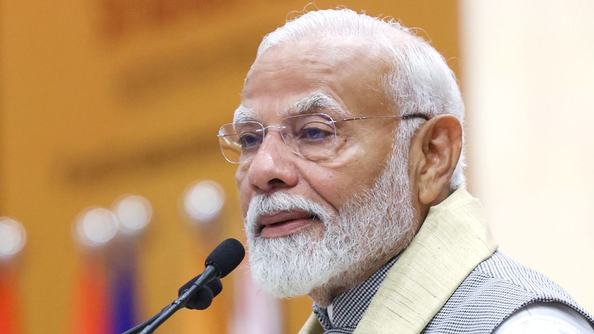 Pm Modi Begins Two Day Srinagar Visit Lauds Stable Nda Govt Wall Of Art Collapsed In J