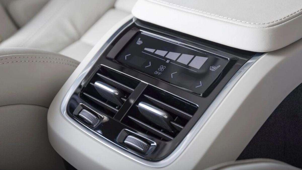 affordable-cars-with-rear-ac-vents-hyundai-aura-to-tata-altroz-to-maruti-suzuki-baleno-check-list