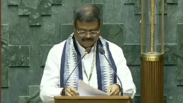 education-minister-dharmendra-pradhan-oath-marred-by-neetneet-jeers-amid-paper-leak-allegations-video