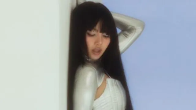 blackpink-lisa-rents-entire-street-in-thailand-for-rockstar-video-shoot-fans-call-it-pure-cinema