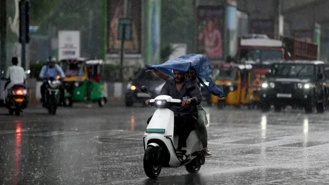 agra-weather-heavy-rains-bring-respite-from-scorching-heat-more-showers-expected-till-sunday-orange-alert-issued