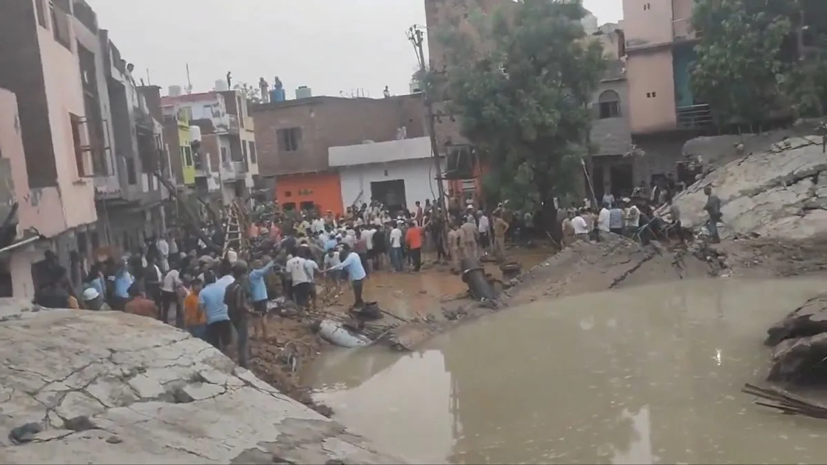 mathura-water-tank-collapse-deaths-injuries-many-trapped-as-overhead-reservoir-caves-in-army-sdma-roped-in-for-rescue