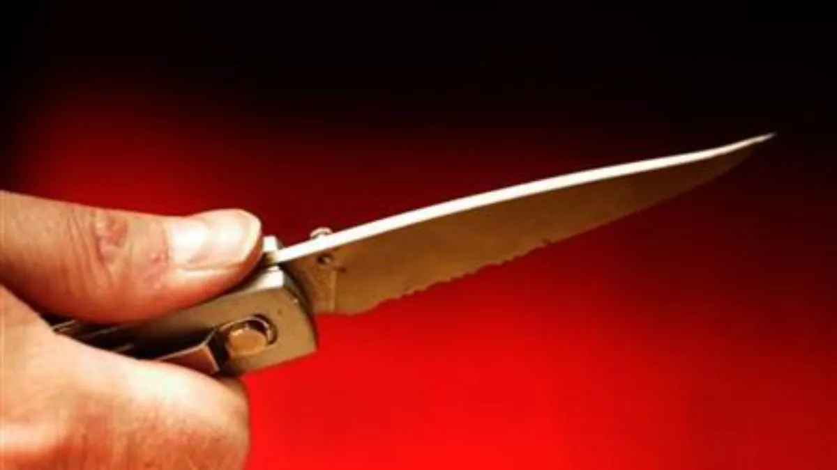 bengaluru-drunk-ba-student-stabs-security-guard-after-he-denies-reentry-during-sindhi-college-fest-in-kempapura-video