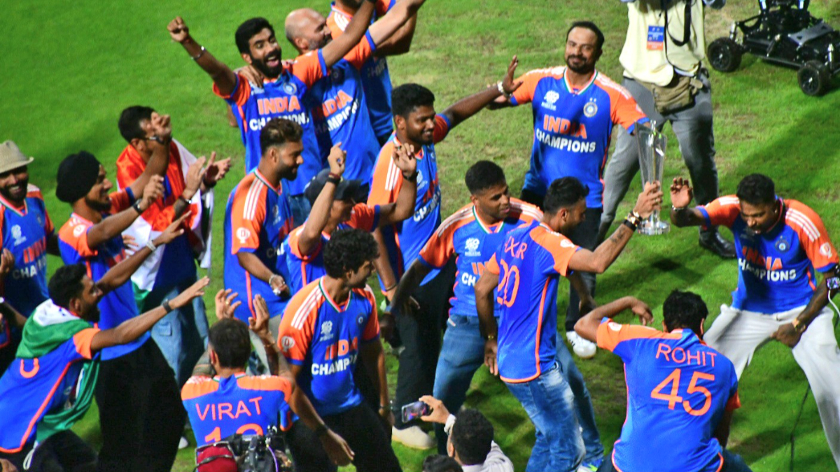 Hardik Pandya Engages In Hilarious Moment During Victory Lap As Jasprit ...