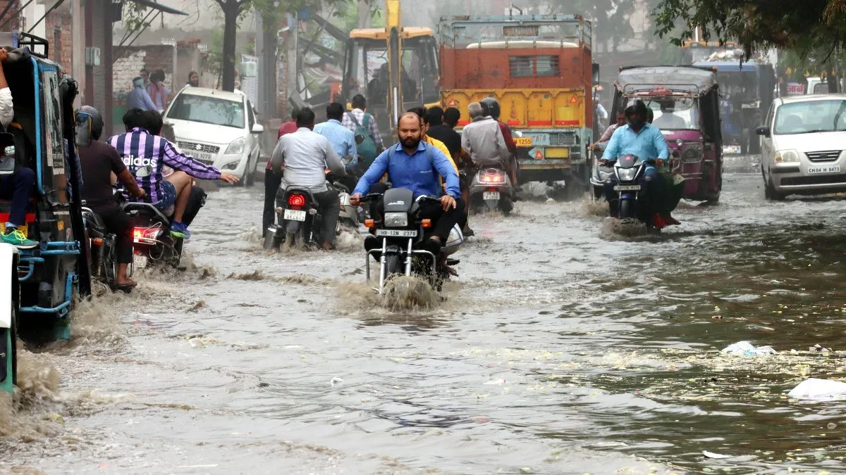 Heavy rain causes waterlogging in several cities (Image/ANI)