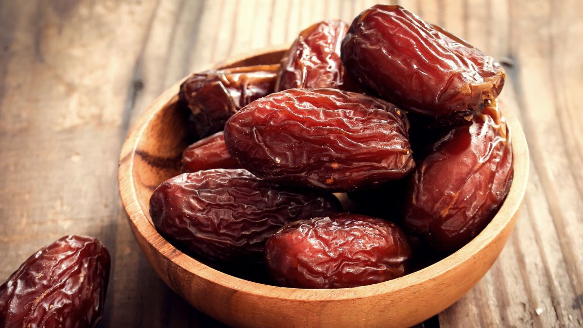 5 Astonishing Health Benefits Of Eating Soaked Dates In Morning Regularly