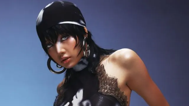 blackpink-lisa-solo-song-rockstar-debuts-at-no-1-on-billboard-global-excluding-us-chart