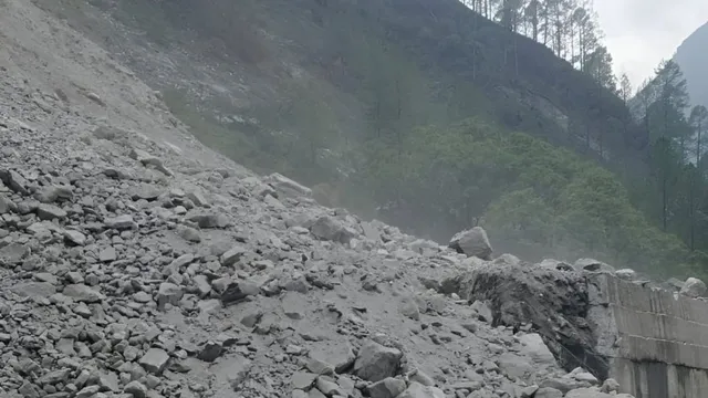 uttarakhand-landslide-badrinath-highway-traffic-affected-after-massive-landslide-watch-video