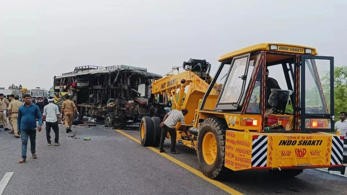 Unnao Accident: 18 Dead, 19 Injured In Bus-Tanker Collision On Lucknow ...