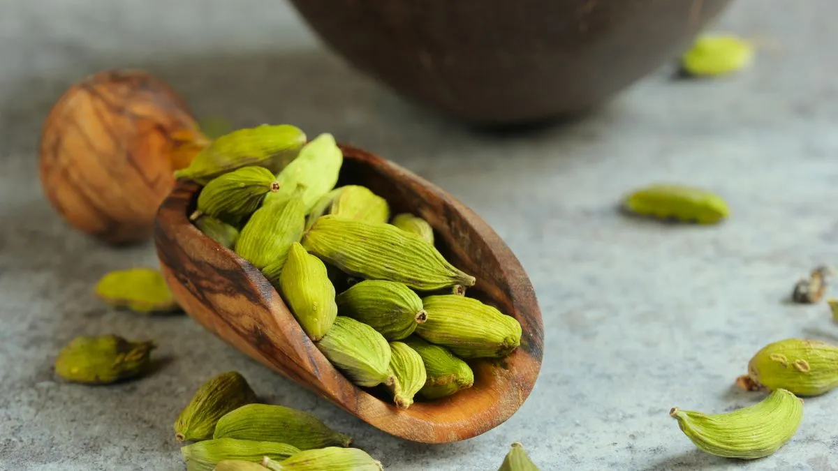5-reasons-why-you-should-consume-cardamom-regularly-for-good-skin-and-hair