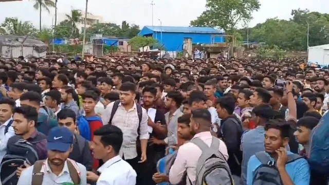 mumbai-chaos-erupts-at-air-india-job-interview-drive-as-over-15000-aspirants-turn-up-for-1800-vacancies-watch