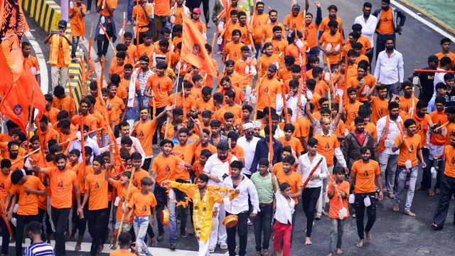 kanwar-yatra-row-akhilesh-yadav-slams-muzaffarnagar-police-javed-akhtar-reacts-on-kanwar-yatra-name-display-row