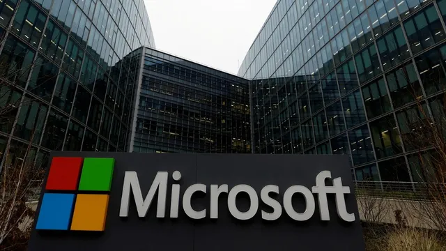 microsoft-outage-crowdstrike-update-falcon-sensor-blue-screen-of-death-global-it-disruptions-latest-news