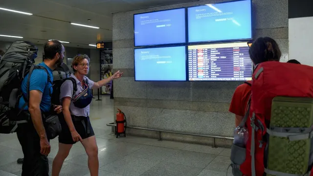 microsoft-global-outrage-airports-updates-check-spicejet-air-india-indigo-flight-delays-delhi-mumbai-airports-crowdstrike-news-update