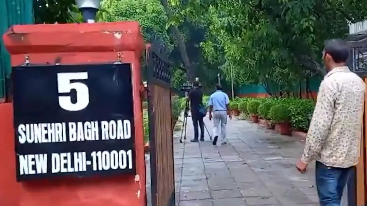 rahul-gandhi-leader-of-opposition-in-lok-sabha-offered-typeviii-bungalow-at-5-sunehri-bagh-in-lutyens-delhi-video
