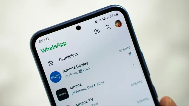 whatsapp-status-update-meta-app-may-allow-you-to-reshare-status-updates-similar-to-instagram-story-feature