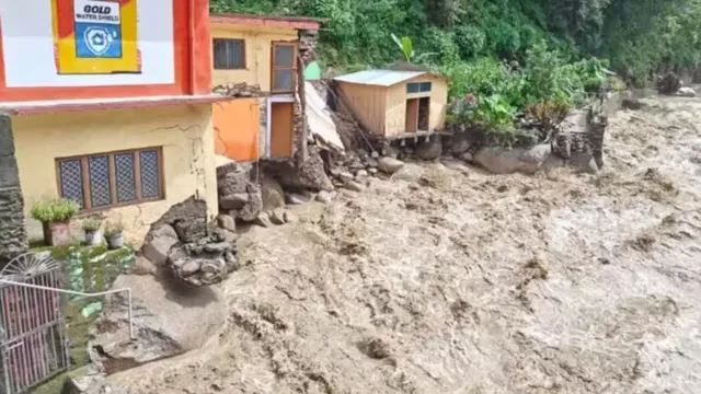uttarakhand-floods-cloudburst-landslides-wreak-havoc-roads-blocked-schools-closed-heavy-rain-to-continue