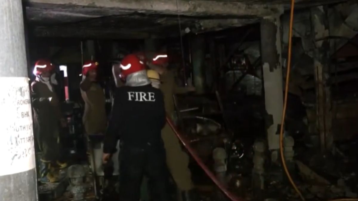 delhi-massive-fire-breaks-out-at-ina-markets-two-restaurants-six-injured-video