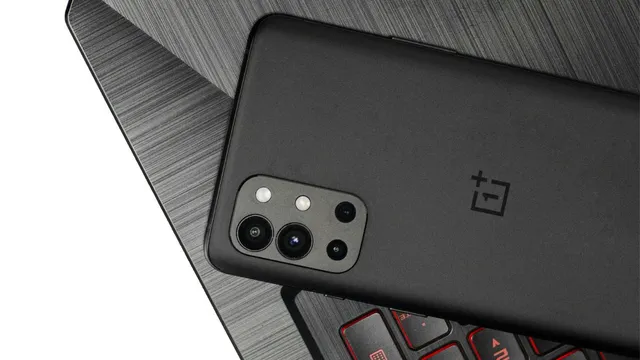 oneplus-free-screen-replacement-lifetime-warranty-green-line-issue-these-oneplus-smartphones-are-eligible-to-get-new-advanced-display-for-free-in-india-red-cable-club