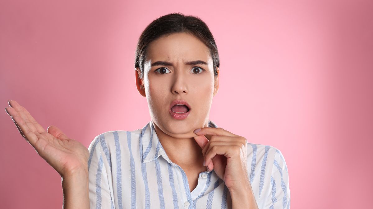 5-simple-ways-to-get-rid-of-double-chin-easily-tongue-stretch-to-straight-jaw-jut