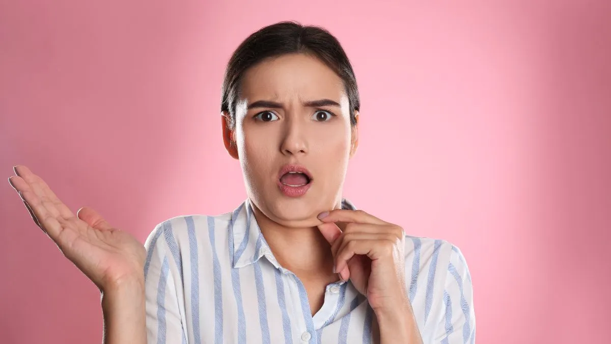 5-simple-ways-to-get-rid-of-double-chin-easily-tongue-stretch-to-straight-jaw-jut