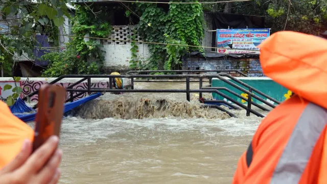 uttarakhand-weather-update-ndma-issues-red-alert-for-several-districts-cm-dhami-directs-dms-to-identify-sensitive-villages