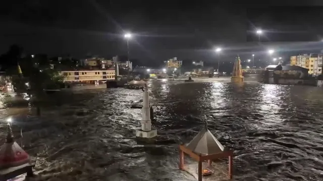 maharashtra-rains-flood-like-situation-in-nashik-as-godavari-river-crosses-danger-mark-alert-sounded