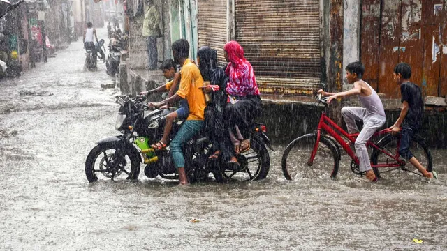 weather-update-delhi-likely-to-witness-rain-throughout-day-intense-rain-in-gujarat-bengal-maharashtra-and-other-states-today-check-forecast