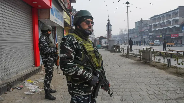 article-370-abrogation-fifth-anniversary-jk-on-high-alert-amarnath-yatra-suspended-mehbooba-mufti-alleges-house-arrest