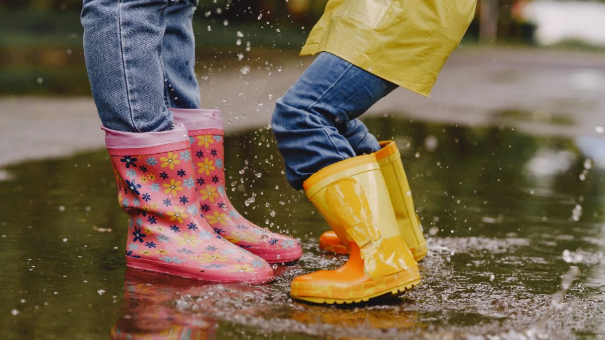 Best Monsoon Footwear For Ladies Comfortable Options For Walking In The Rain