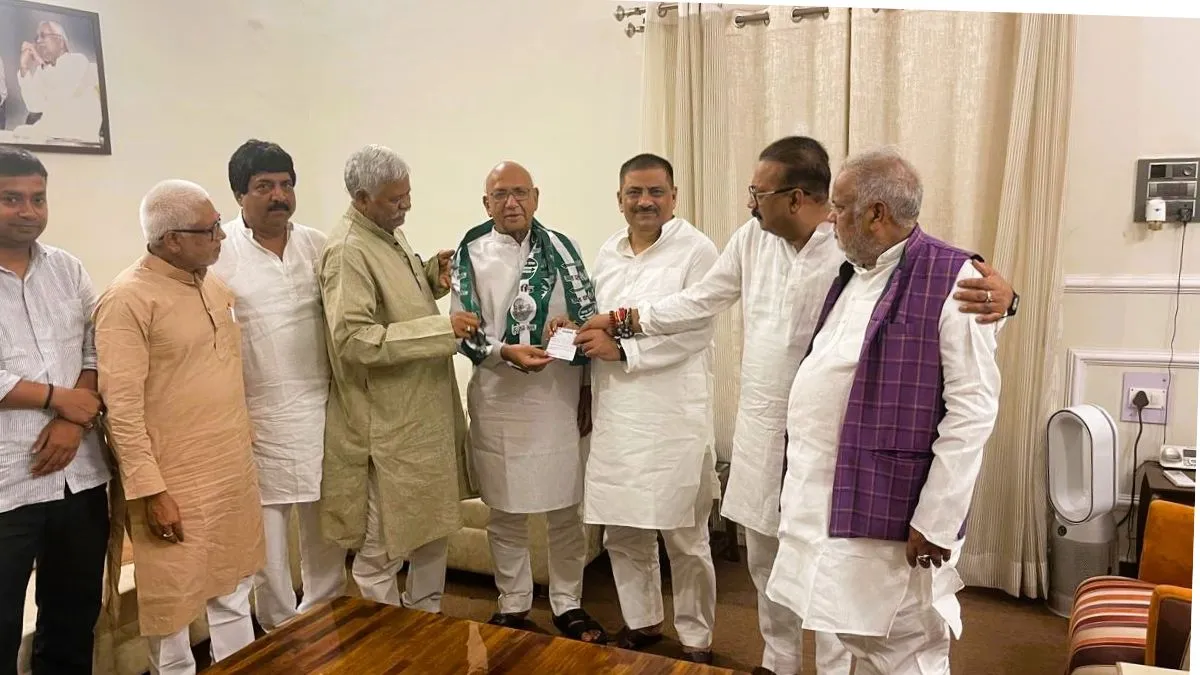 bjp-stalwart-turned-rebel-saryu-roy-joins-nitish-kumars-jdu-ahead-of-jharkhand-assembly-polls