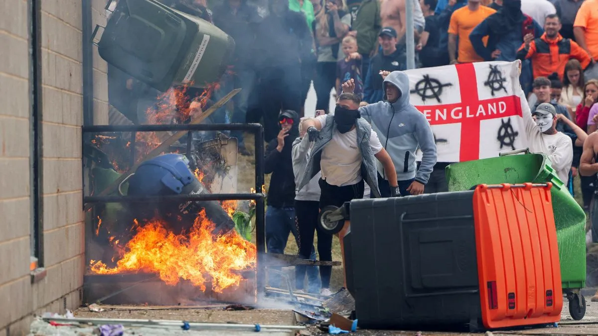 england-violence-news-how-a-rumour-fuelled-uks-worst-riots-in-13-years-pm-calls-anti-immigration-protests-far-right-thuggery-explained