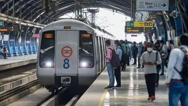 delhi-metro-suicide-news-49-yearold-man-commits-suicide-by-jumping-from-maharaja-surajmal-station-dmrc-videos-latest-updates