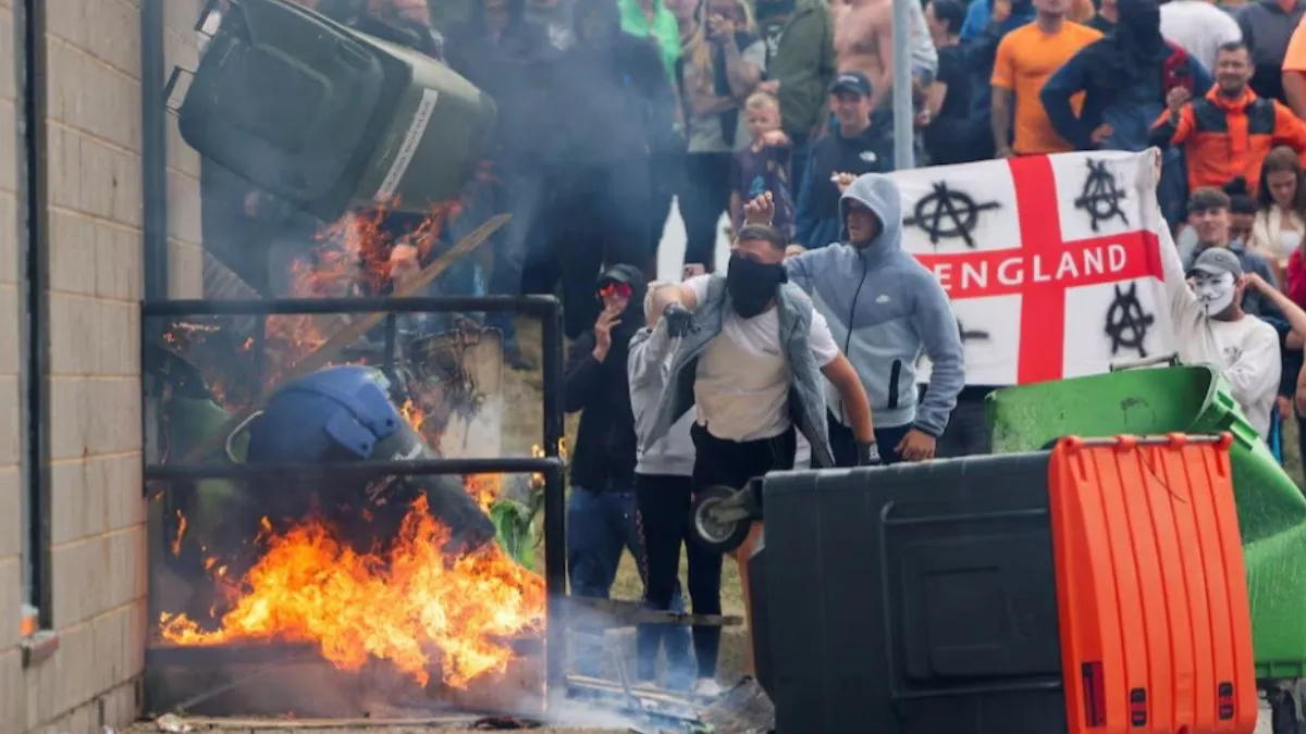 UK Riots What's Behind The AntiImmigration Protests And Violence