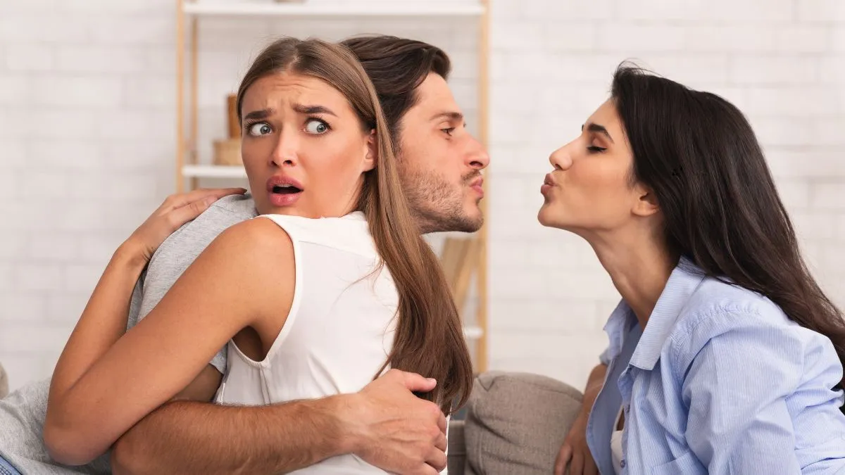 5-subtle-signs-that-your-partner-is-cheating-on-you-in-your-relationship
