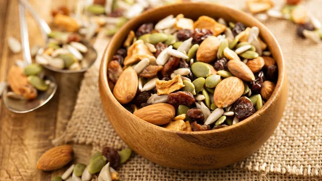 5-incredible-health-benefits-of-eating-nuts-and-seeds-regularly-for-good-immunity-diabetes-and-bp-control